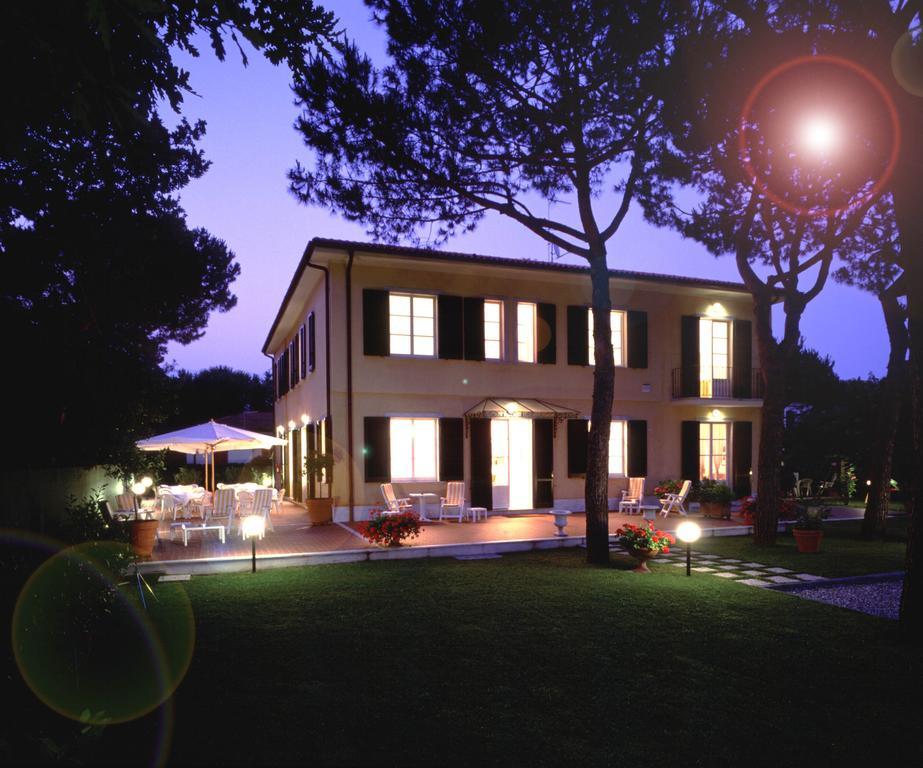 Hotel Villa Fiorisella Marina di Massa Exterior foto